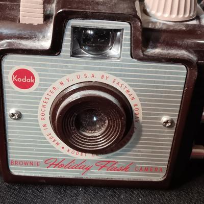 KODAK BROWNIE HOLIDAY FLASH OUTFIT CAMERA