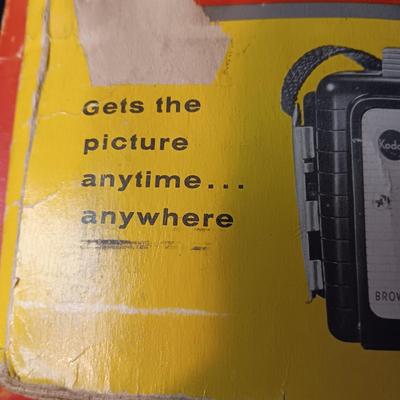 KODAK BROWNIE HOLIDAY FLASH OUTFIT CAMERA