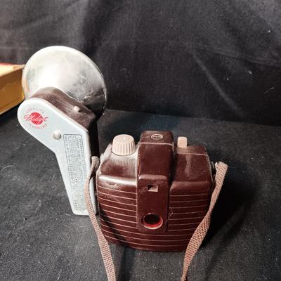 KODAK BROWNIE HOLIDAY FLASH OUTFIT CAMERA