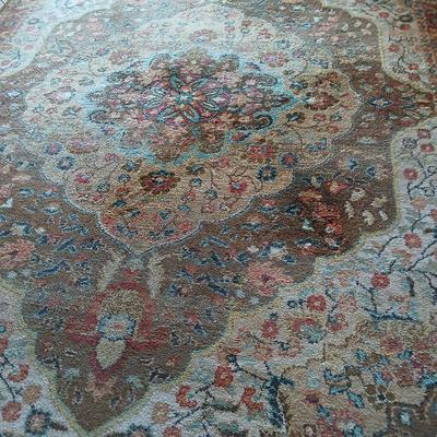 Large 7' x 10' area rug with matching runner