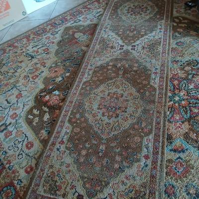 Large 7' x 10' area rug with matching runner