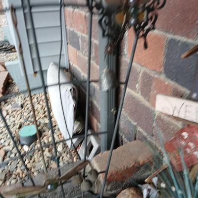 Garden decor and rocks - Alabaster - agate - rose Quartz - and more