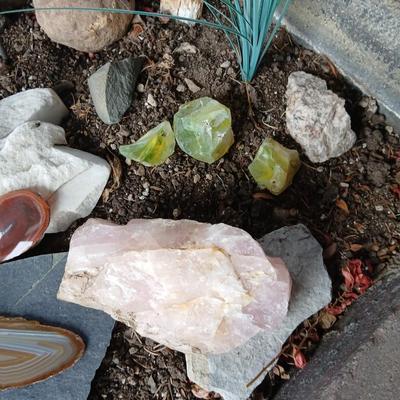 Garden decor and rocks - Alabaster - agate - rose Quartz - and more