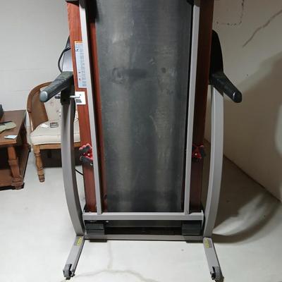Nice pro-form 860 Quiet treadmill Spacesaver! Working condition