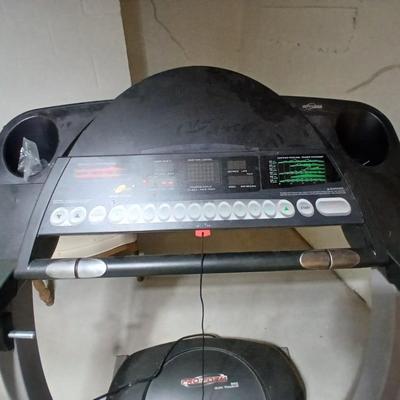 Nice pro-form 860 Quiet treadmill Spacesaver! Working condition