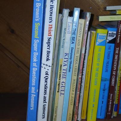 Assortment of books - Little Golden - Dr. seuss - snoopy and other great titles from yesterday!