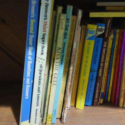 Assortment of books - Little Golden - Dr. seuss - snoopy and other great titles from yesterday!