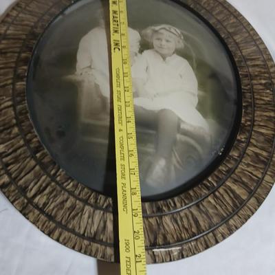 Antique Convex round photo frame with portraits - 1909