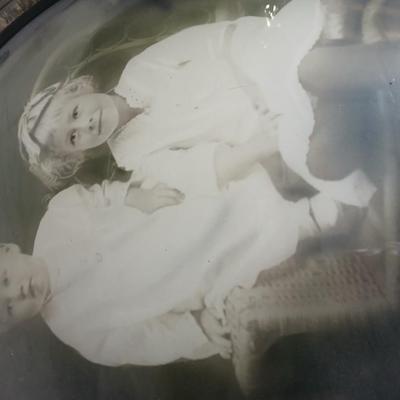 Antique Convex round photo frame with portraits - 1909