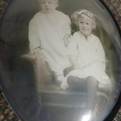 Antique Convex round photo frame with portraits - 1909