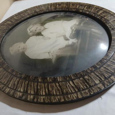 Antique Convex round photo frame with portraits - 1909