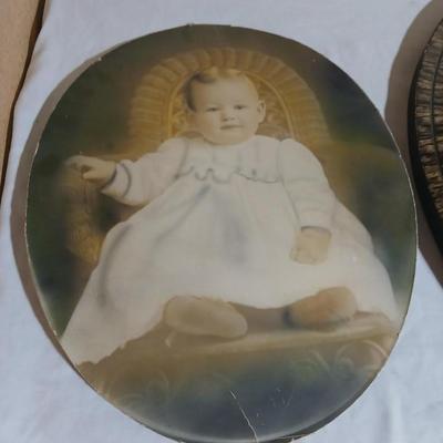 Antique Convex round photo frame with portraits - 1909