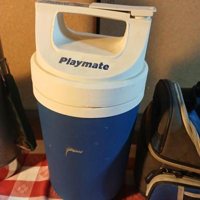 Vintage Stanley thermos A-94 4DH complete with igloo drink cooler - table cloth and insulated lunch bags