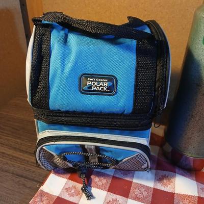 Vintage Stanley thermos A-94 4DH complete with igloo drink cooler - table cloth and insulated lunch bags