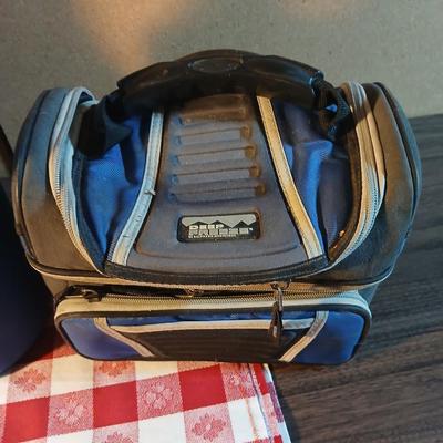 Vintage Stanley thermos A-94 4DH complete with igloo drink cooler - table cloth and insulated lunch bags