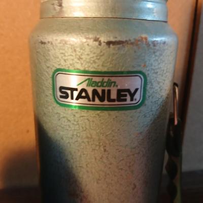 Vintage Stanley thermos A-94 4DH complete with igloo drink cooler - table cloth and insulated lunch bags