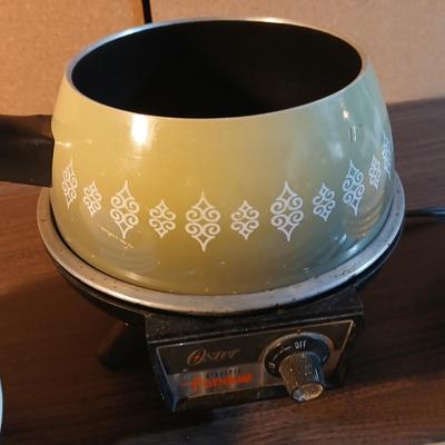 Vintage electric Oster fondu pot with skewers, knives and six nice Homer Laughlin bowls