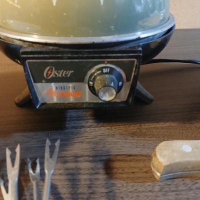 Vintage electric Oster fondu pot with skewers, knives and six nice Homer Laughlin bowls