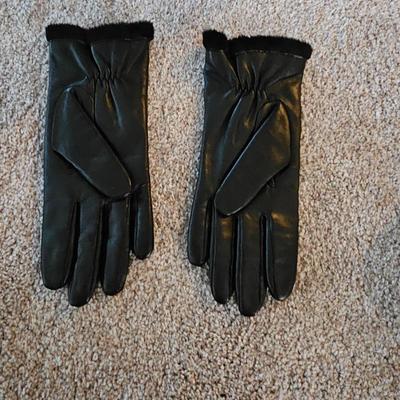 Women's winter boots with gloves & scarves