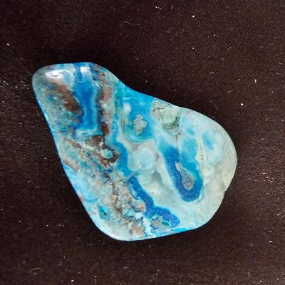 Fine Tuscon Cleo Teissedre Southwestern Native American Storyteller Figurine with polished stones