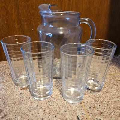 Glass water pitcher with 4 matching glasses