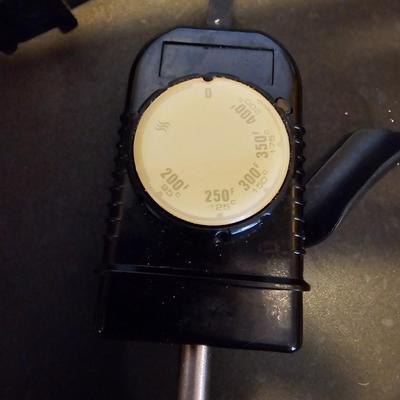 Electric skillet and electric griddle