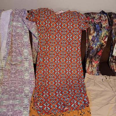 LADIES CLOTHES SIZE MEDIUM