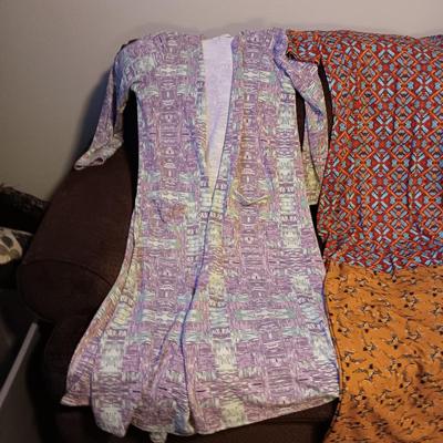 LADIES CLOTHES SIZE MEDIUM