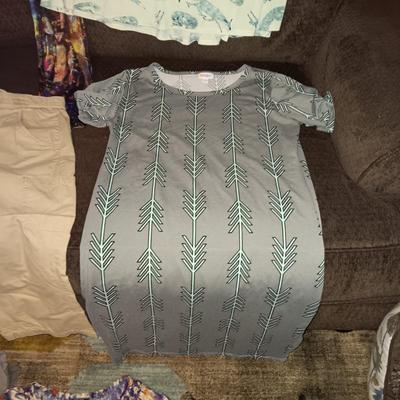 LADIES CLOTHES SIZE MEDIUM