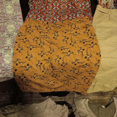 LADIES CLOTHES SIZE MEDIUM