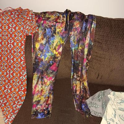 LADIES CLOTHES SIZE MEDIUM