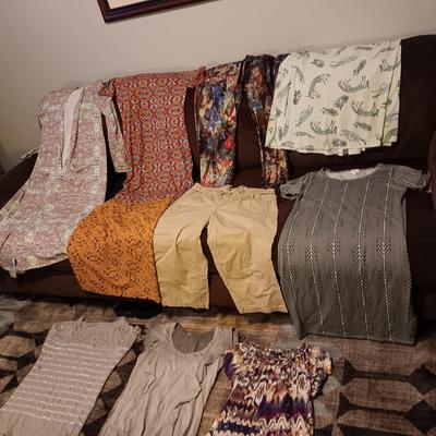 LADIES CLOTHES SIZE MEDIUM