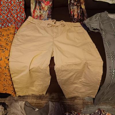 LADIES CLOTHES SIZE MEDIUM