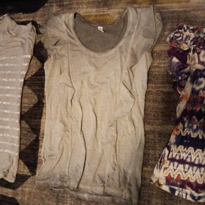 LADIES CLOTHES SIZE MEDIUM