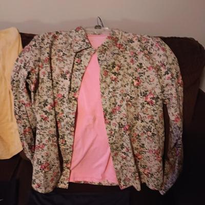 LADIES CLOTHES SIZE MEDIUM
