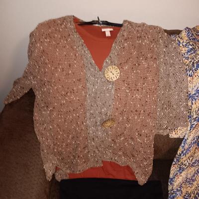 LADIES CLOTHES SIZE MEDIUM