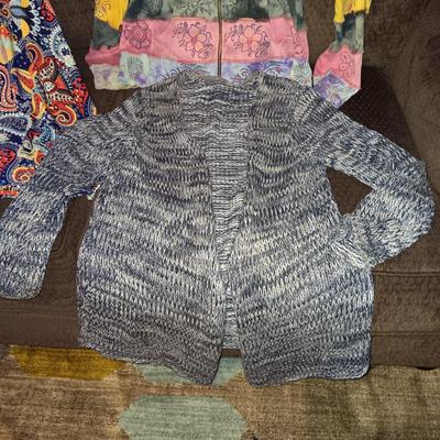 LADIES CLOTHES SIZE MEDIUM