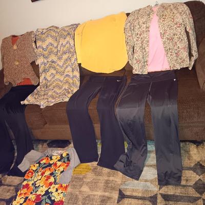 LADIES CLOTHES SIZE MEDIUM
