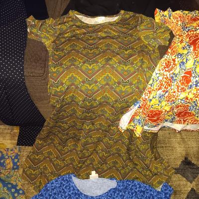 LADIES CLOTHES SIZE SMALL