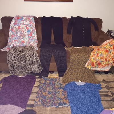 LADIES CLOTHES SIZE SMALL