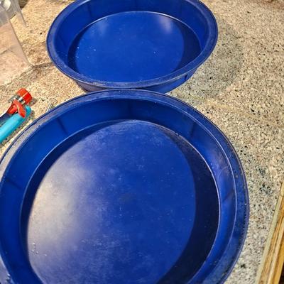 Let's bake some treats! Silicone pie dishes - cupcake pan - perfect cookie - and more