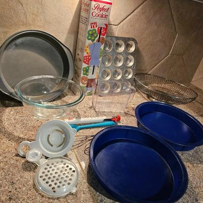 Let's bake some treats! Silicone pie dishes - cupcake pan - perfect cookie - and more