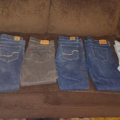 LADIES LEVI JEANS WAIST SIZE 30