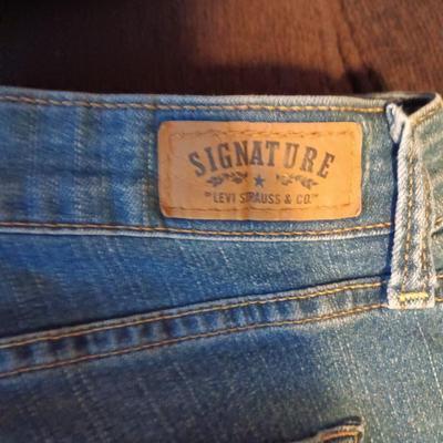 LADIES JEANS SEE PICS FOR SIZES