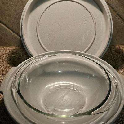 Pampered chef dish and plastic insulated food storage with glass bowl insert
