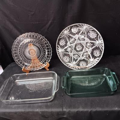 2 GLASS PLATTERS AND 2 BAKING DISHES