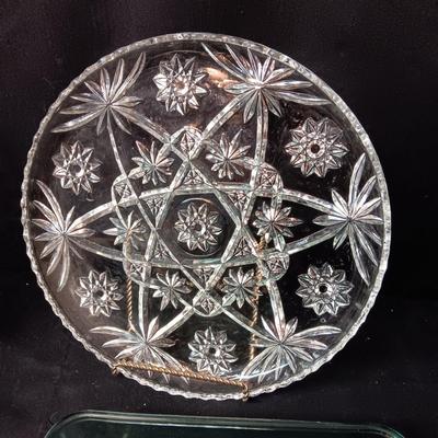 2 GLASS PLATTERS AND 2 BAKING DISHES