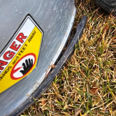 Tested & running Honda HR 214 SX Self-propelled Lawn Mower with grass collector bag