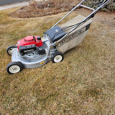 Tested & running Honda HR 214 SX Self-propelled Lawn Mower with grass collector bag