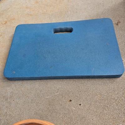 Variety of flowerpots, and partial bags of lawn car and fertilizer